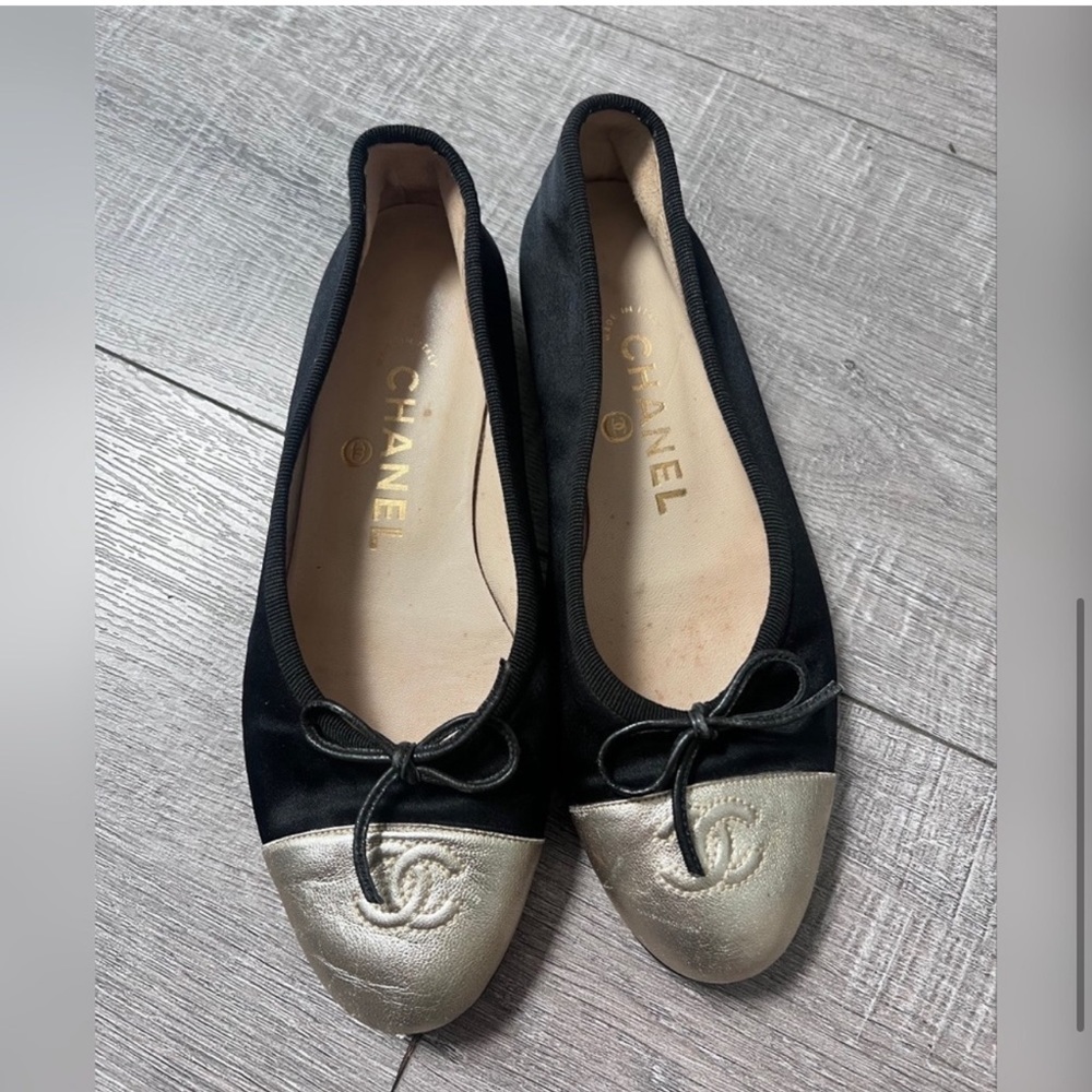 Chanel Black Ballet Flats with Gold Logo Cap Toe